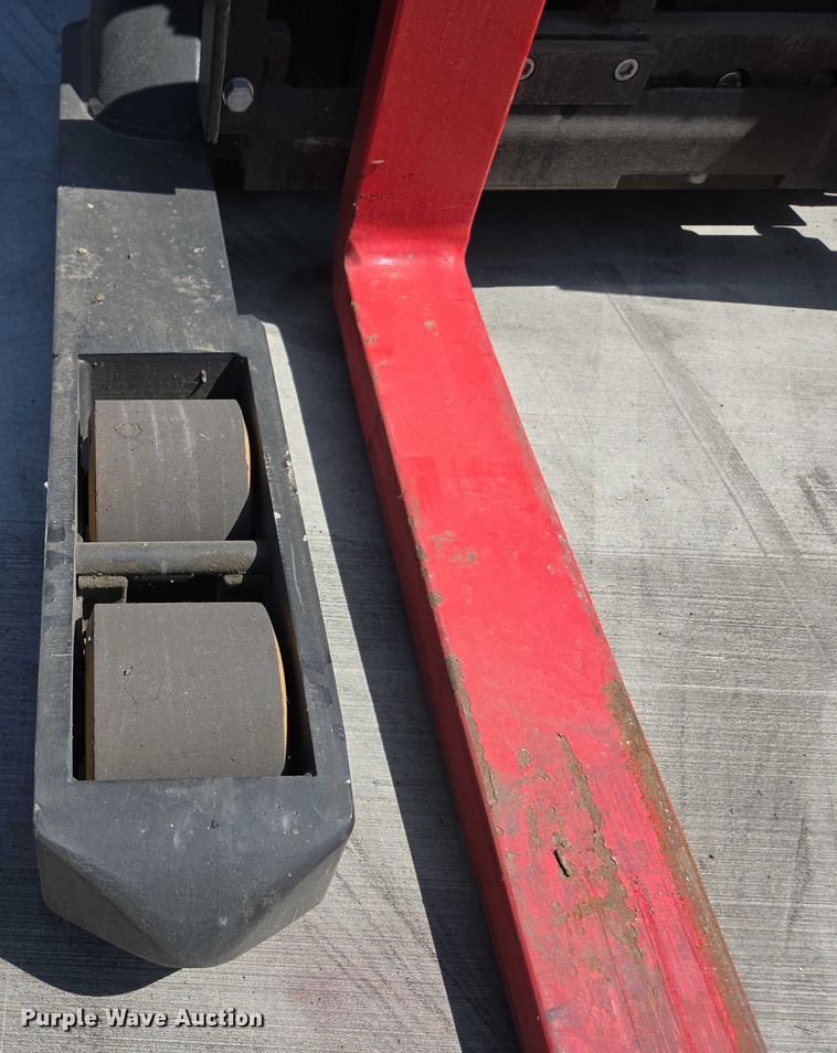 image for item EC1052 2023 Hyster N35ZR3-16.25 reach truck