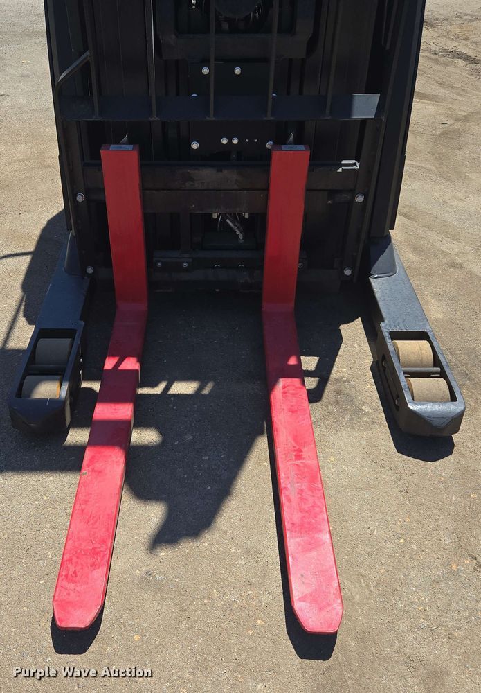 image for item EL6030 2023 Hyster N35ZR3-16.25 reach truck