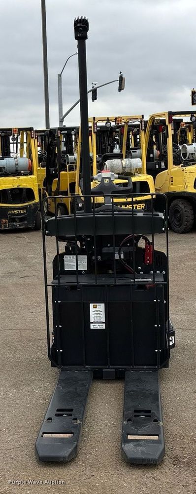 image for item EL6033 2023 Hyster B60ZAC2 pallet jack