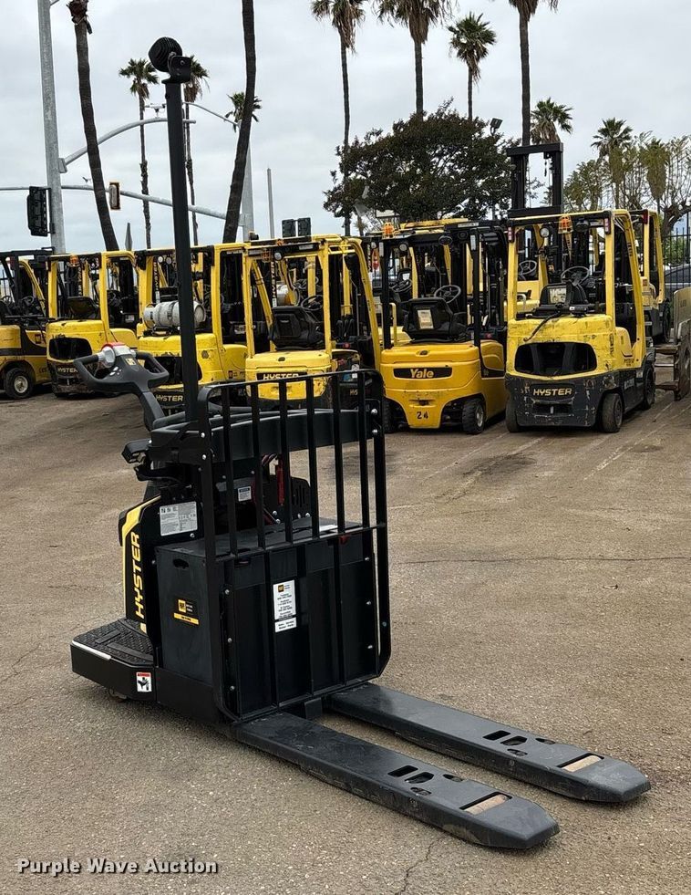 image for item EL6033 2023 Hyster B60ZAC2 pallet jack