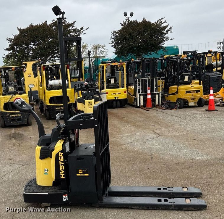 image for item EL6033 2023 Hyster B60ZAC2 pallet jack