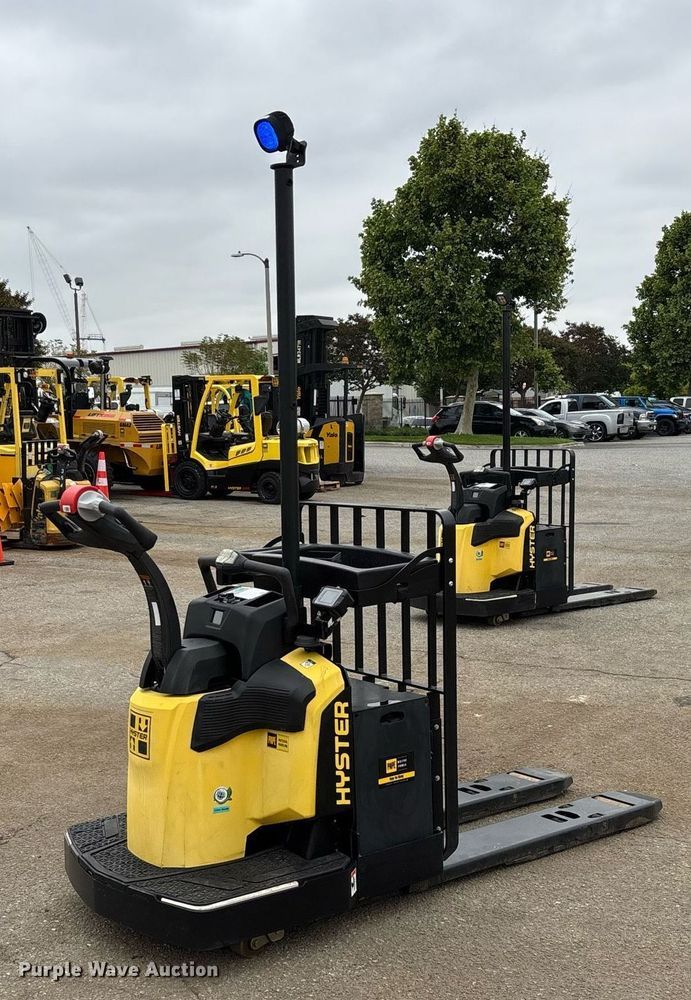 image for item EL6033 2023 Hyster B60ZAC2 pallet jack