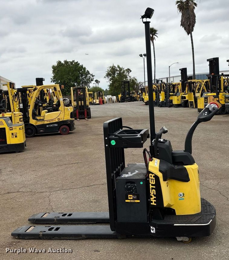 image for item EL6033 2023 Hyster B60ZAC2 pallet jack