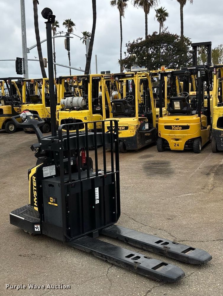 image for item EL6035 2023 Hyster B60ZAC2 pallet jack