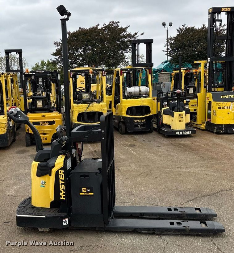 image for item EL6035 2023 Hyster B60ZAC2 pallet jack