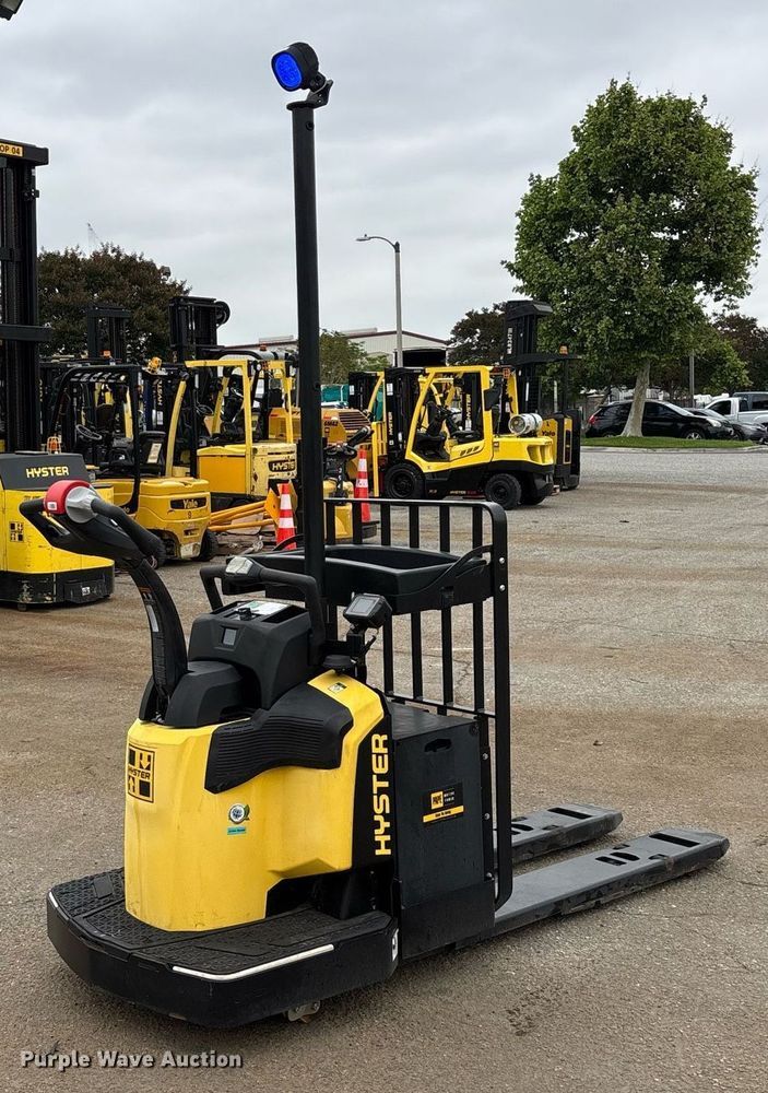 image for item EL6035 2023 Hyster B60ZAC2 pallet jack