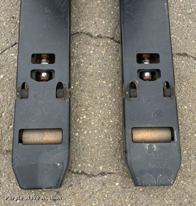 image for item EL6035 2023 Hyster B60ZAC2 pallet jack