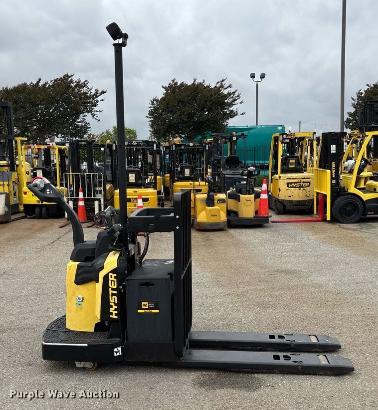 image for item EL6036 2023 Hyster B60ZAC2 pallet jack