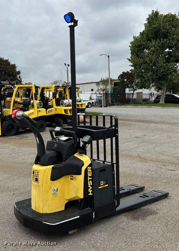 image for item EL6036 2023 Hyster B60ZAC2 pallet jack