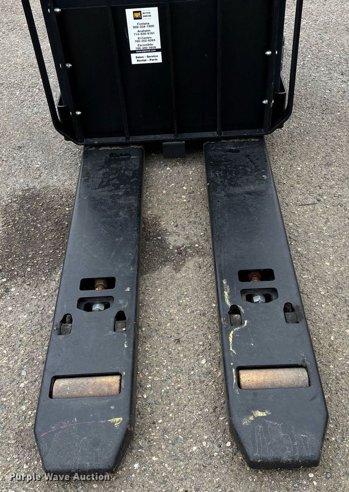 image for item EL6036 2023 Hyster B60ZAC2 pallet jack