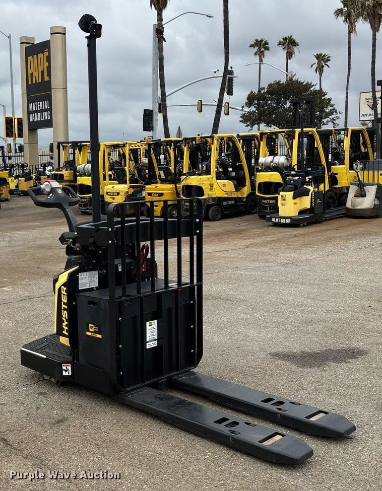 image for item EL6037 2023 Hyster B60ZAC2 pallet jack