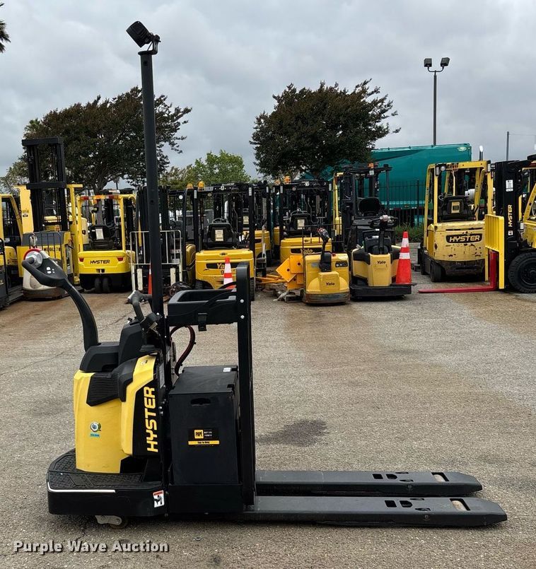 image for item EL6037 2023 Hyster B60ZAC2 pallet jack