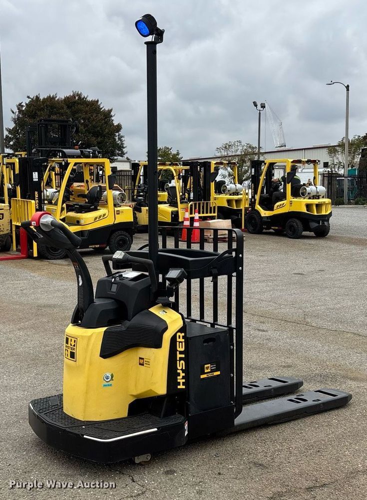 image for item EL6037 2023 Hyster B60ZAC2 pallet jack