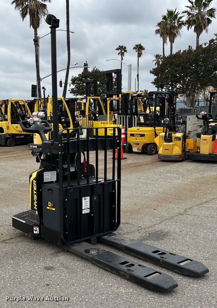 image for item EL6038 2023 Hyster B60ZAC2 pallet jack