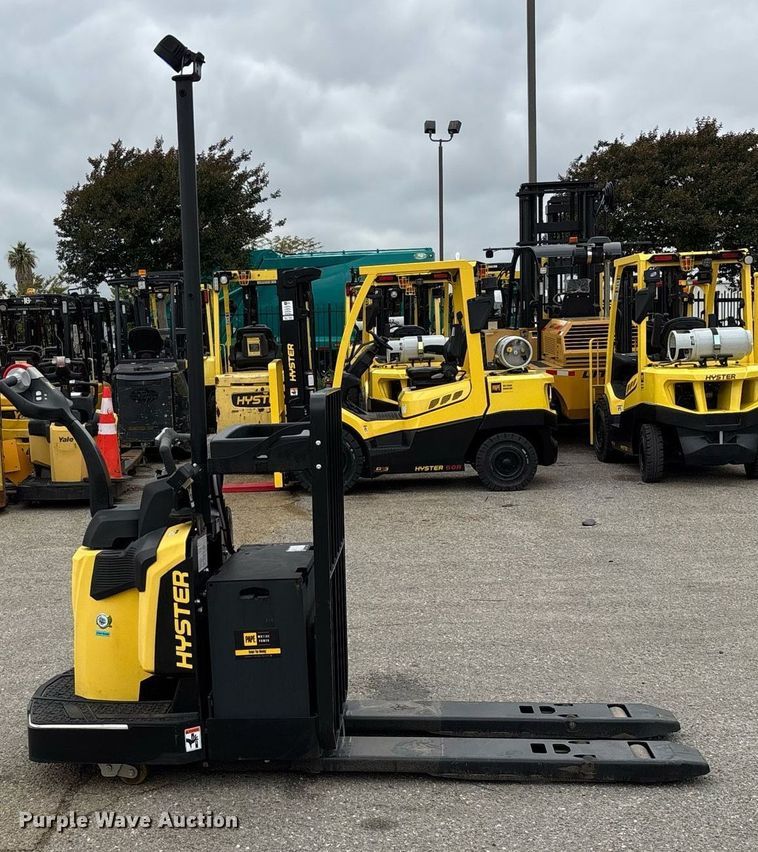 image for item EL6038 2023 Hyster B60ZAC2 pallet jack