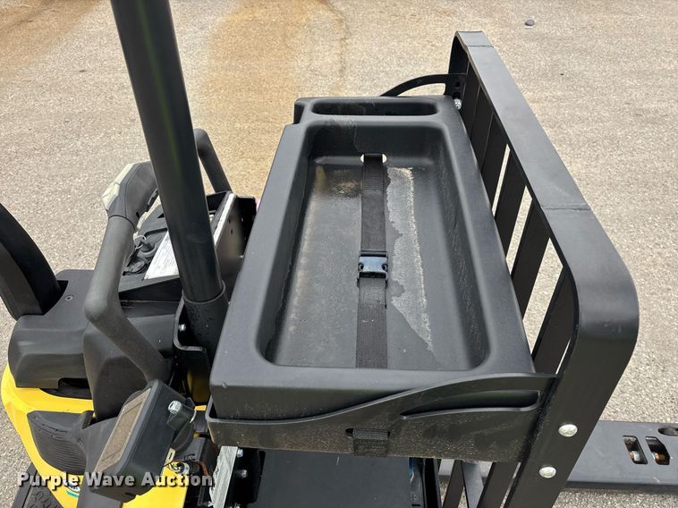 image for item EL6038 2023 Hyster B60ZAC2 pallet jack