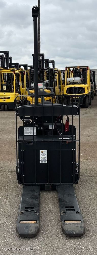 image for item EL6040 2023 Hyster B60ZAC2 pallet jack
