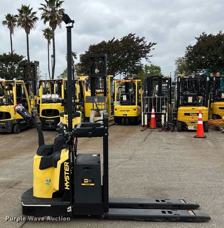 image for item EL6040 2023 Hyster B60ZAC2 pallet jack