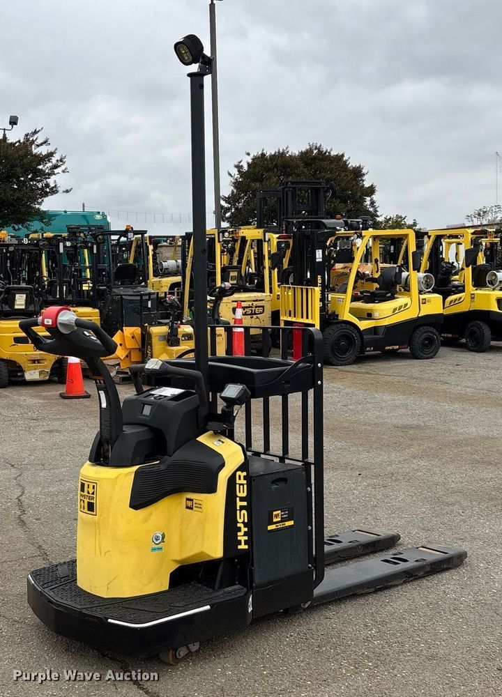 image for item EL6040 2023 Hyster B60ZAC2 pallet jack