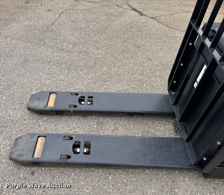 image for item EL6040 2023 Hyster B60ZAC2 pallet jack