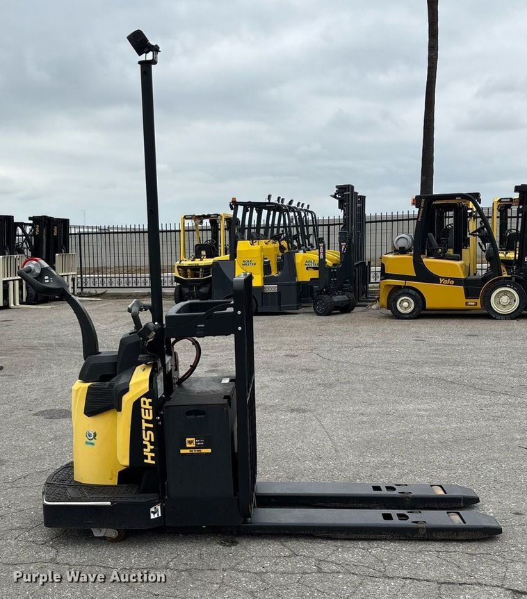 image for item EL6042 2023 Hyster B60ZAC2 pallet jack