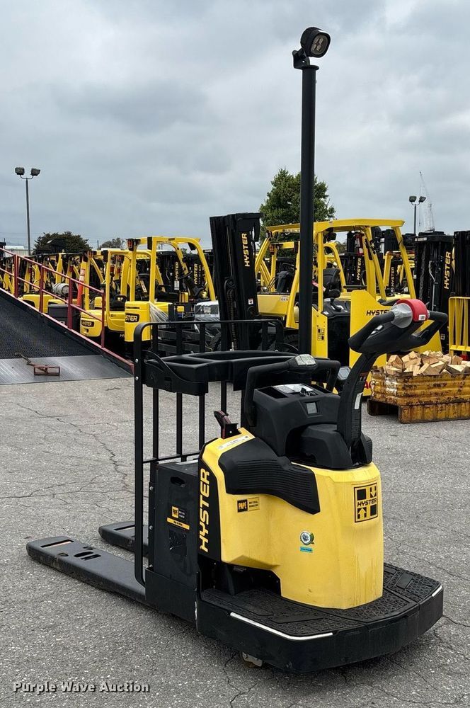 image for item EL6042 2023 Hyster B60ZAC2 pallet jack