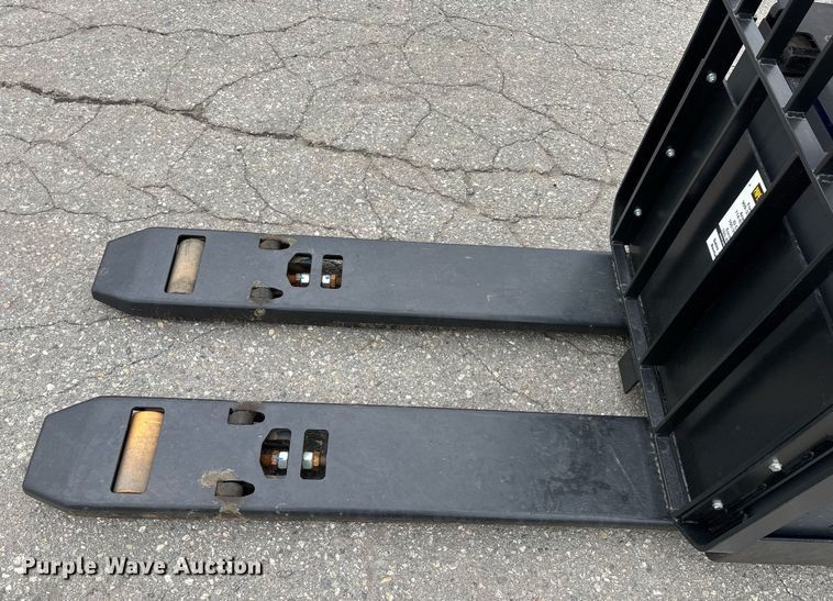 image for item EL6042 2023 Hyster B60ZAC2 pallet jack