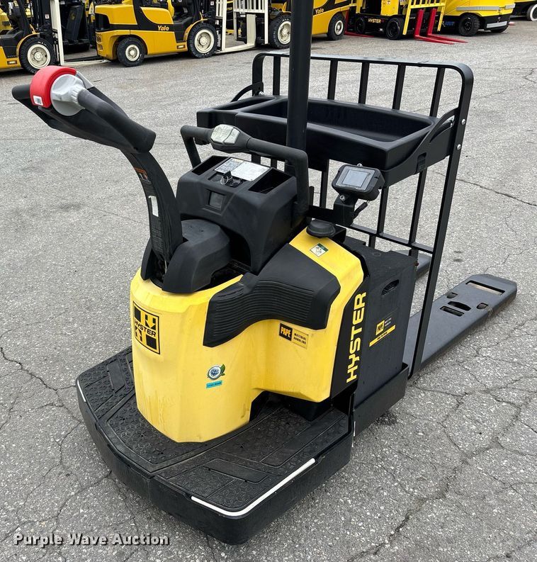 image for item EL6042 2023 Hyster B60ZAC2 pallet jack