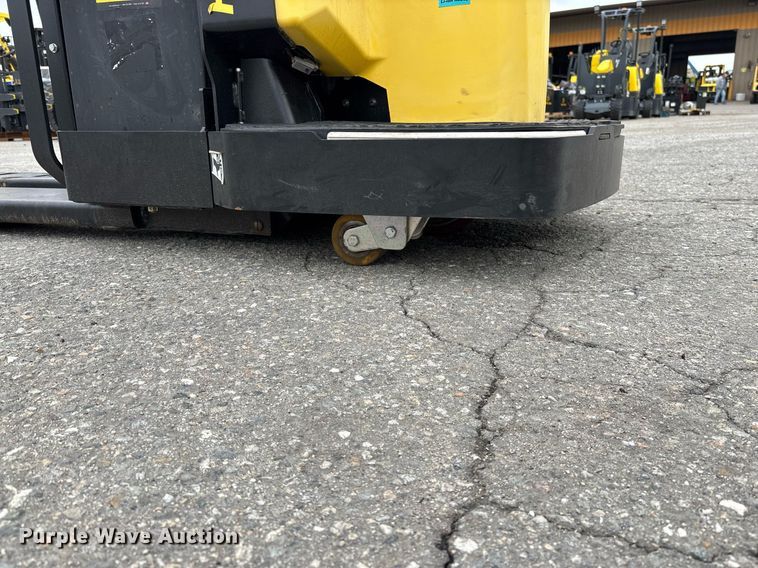 image for item EL6042 2023 Hyster B60ZAC2 pallet jack