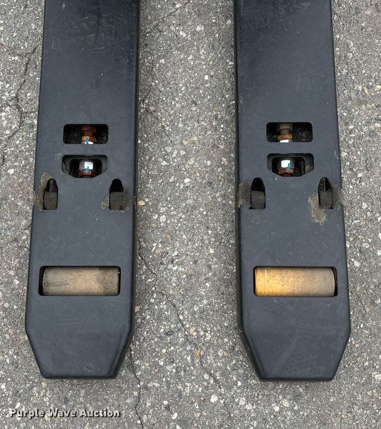 image for item EL6042 2023 Hyster B60ZAC2 pallet jack