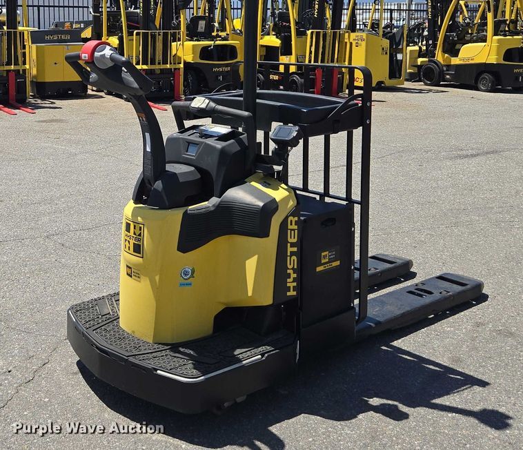 image for item EL6054 2023 Hyster B60ZAC2 pallet jack