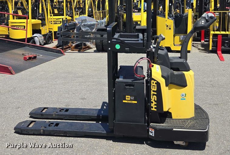 image for item EL6054 2023 Hyster B60ZAC2 pallet jack