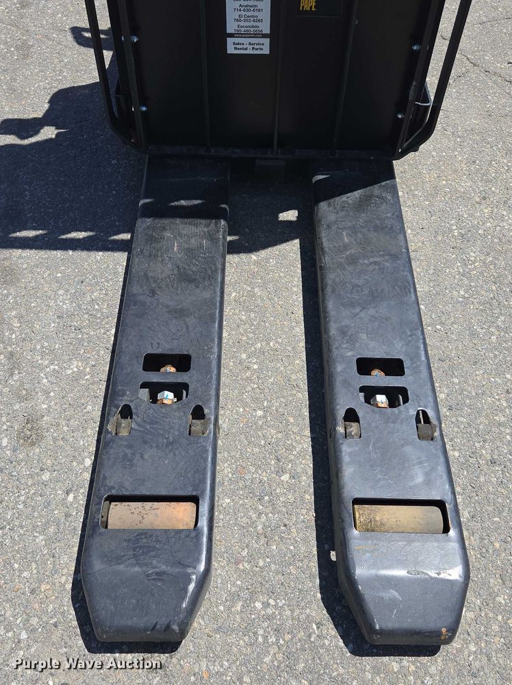 image for item EL6054 2023 Hyster B60ZAC2 pallet jack