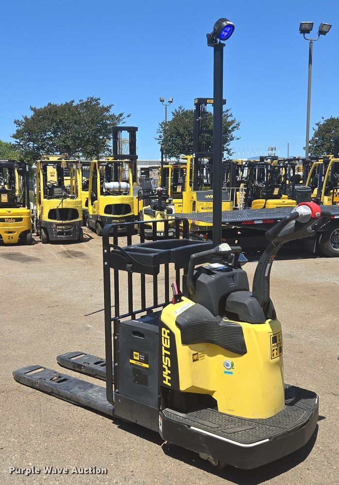 image for item EL6055 2023 Hyster B60ZAC2 pallet jack