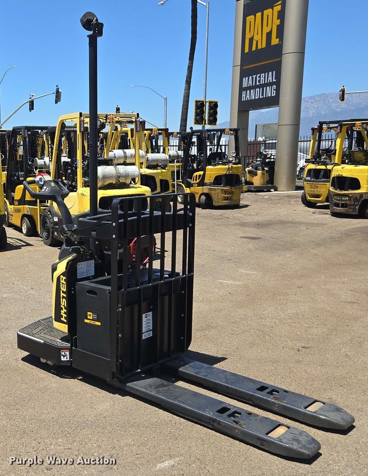 image for item EL6056 2023 Hyster B60ZAC2 pallet jack