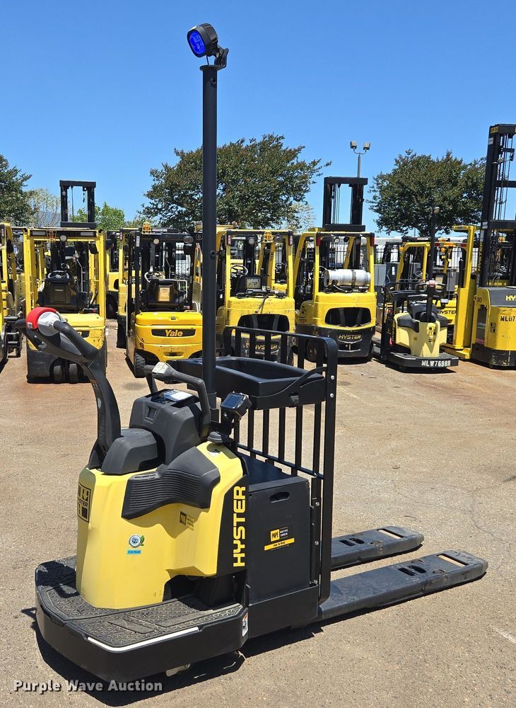 image for item EL6056 2023 Hyster B60ZAC2 pallet jack