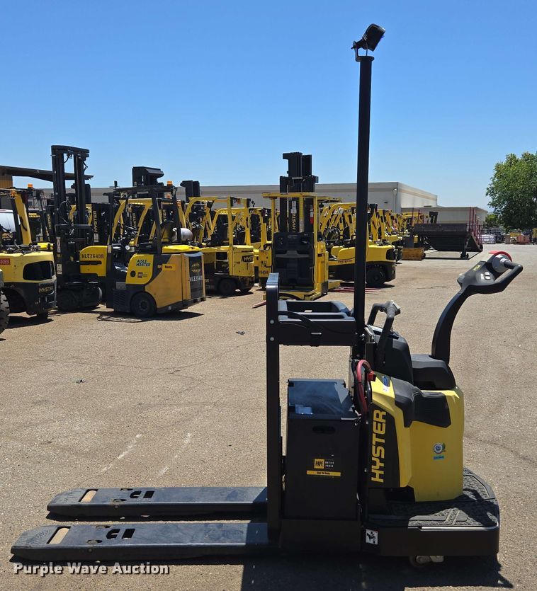 image for item EL6056 2023 Hyster B60ZAC2 pallet jack