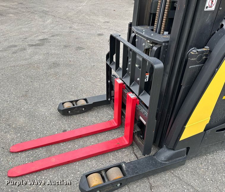 image for item EL6058 2023 Hyster N35ZR3-16.25 reach truck