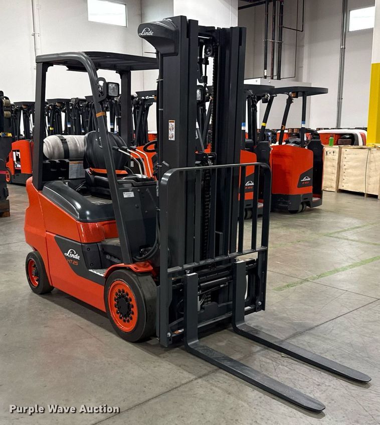 image for item ND9833 2024 Linde HT25CT forklift