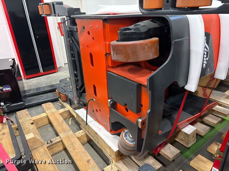 image for item ND9895 2023 Linde R17SX reach truck