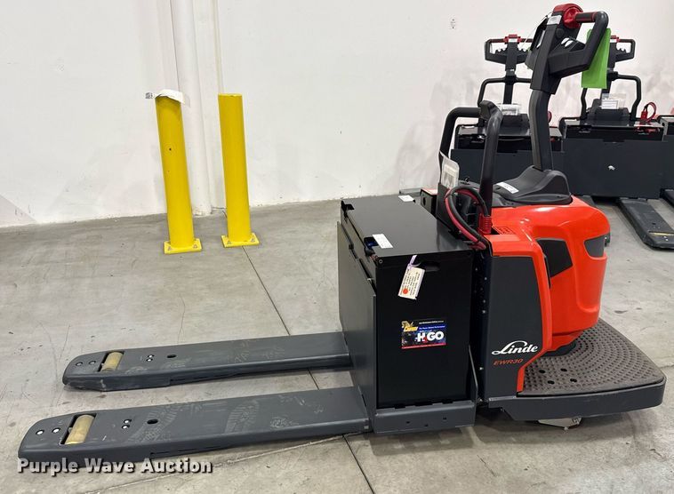 image for item ND9917 2023 Linde EWR30 pallet jack