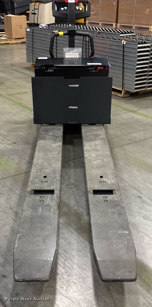 image for item ND9921 2023 Linde EWR40 pallet jack