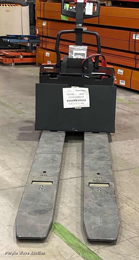 image for item ND9928 2023 Linde EWR40 pallet jack