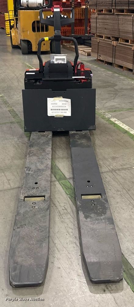 image for item ND9931 2023 Linde EWR40 pallet jack