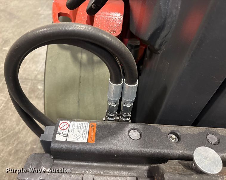 image for item ND9938 2023 Linde HT27CT forklift