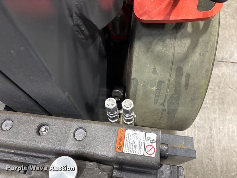 image for item ND9939 2023 Linde HT27CT forklift