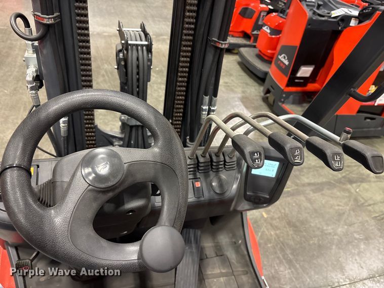 image for item ND9940 2023 Linde HT27CT forklift