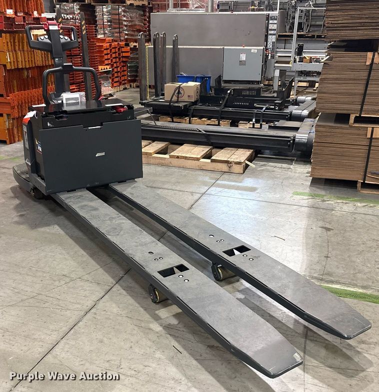 image for item ND9945 2023 Linde EWR40 pallet jack