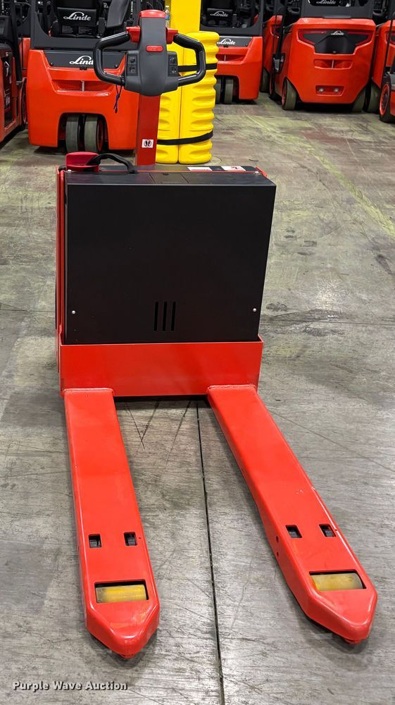 image for item ND9957 2023 Linde MT20 pallet jack