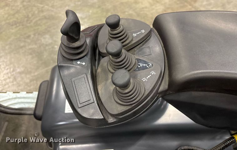 image for item ND9983 2023 Linde E18 forklift